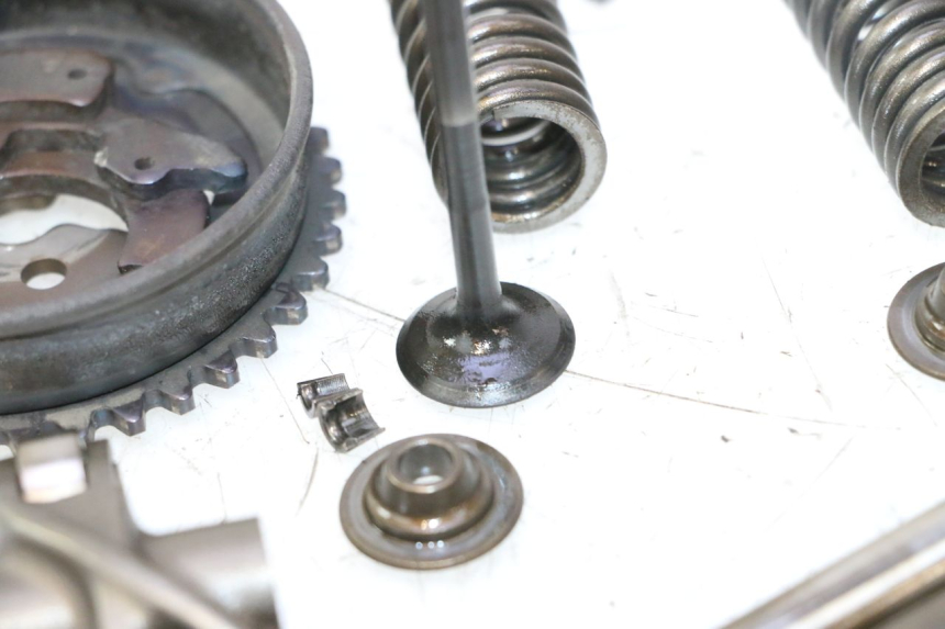 photo de VALVULA MOTOR YAMAHA X-MAX XMAX 125 (2010 - 2013) - Estado de la superficie y material