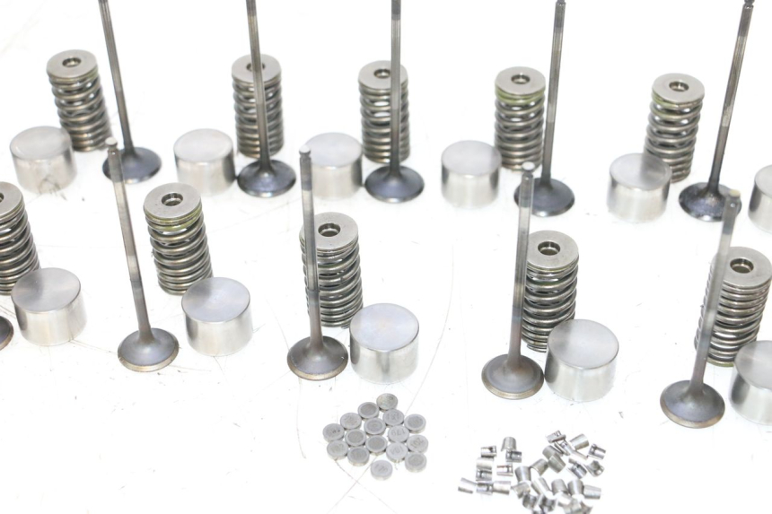 photo de VALVULA MOTOR YAMAHA XJ6 600 (2008 - 2016) - Ángulo de visión alternativo