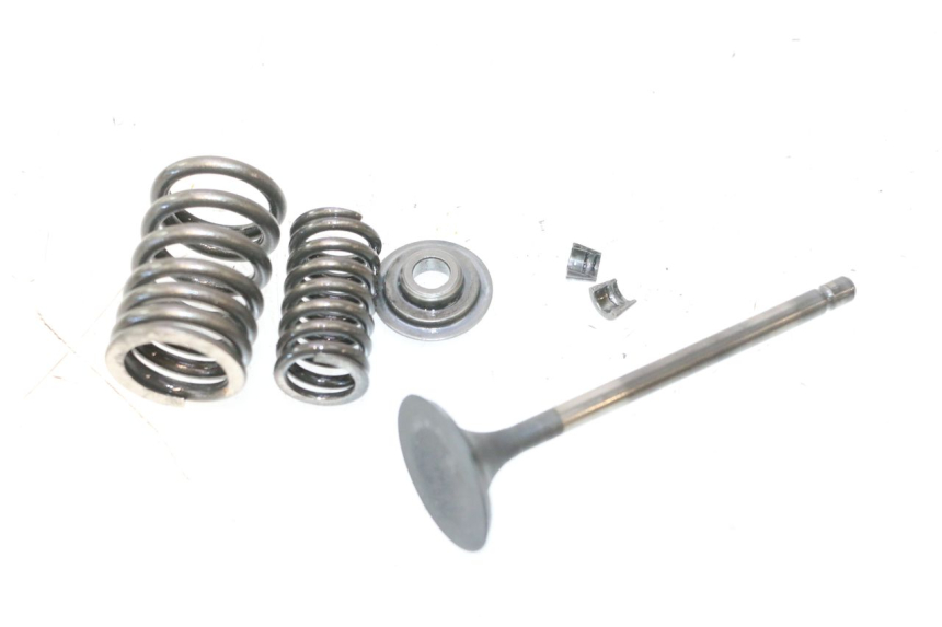 photo de VALVULA MOTOR SMC XROAD 150 - Primer plano técnico