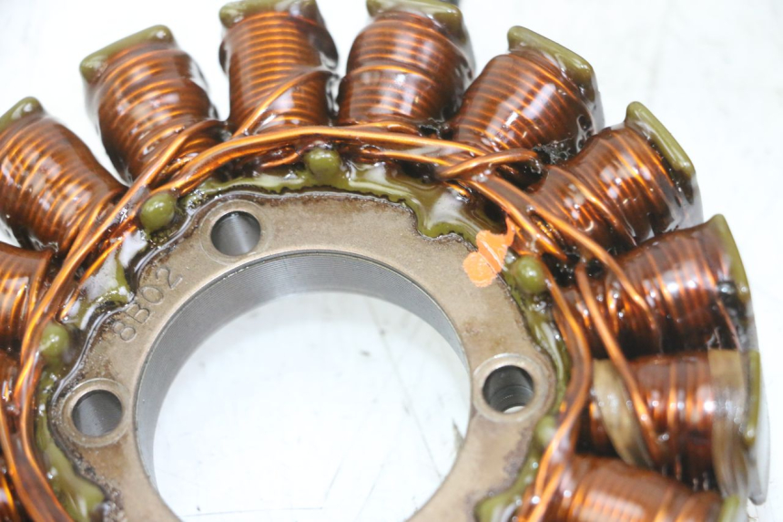 photo de STATOR HONDA CB R 1000 (2018 - 2023) - Primer plano técnico