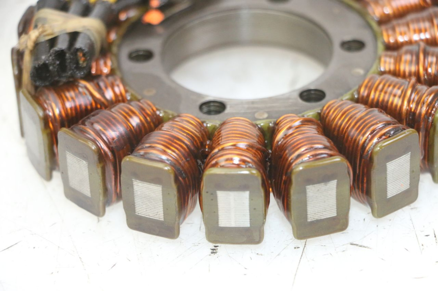 photo de STATOR HONDA CB R 1000 (2018 - 2023) - Recambio usado revisado