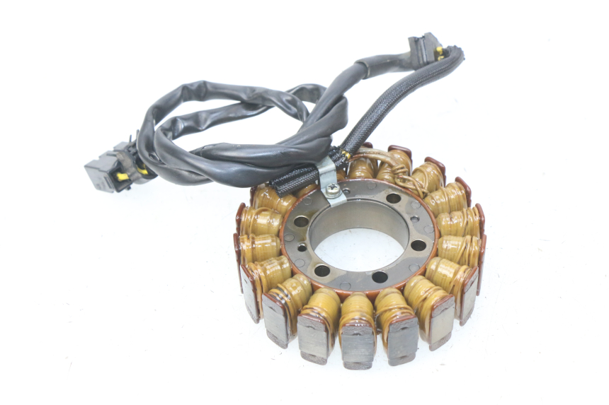photo de STATOR HONDA CBRF CBR-F PC41 600 (2011 - 2013) - Primer plano técnico