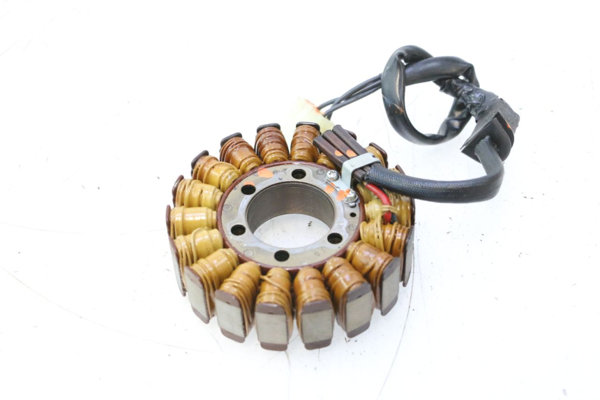 photo de STATOR SUZUKI GSR 600 (2005 - 2012) - Otra perspectiva