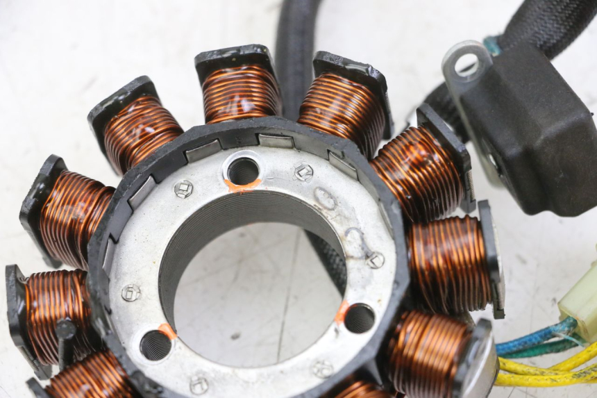 photo de STATOR HYOSUNG GTR 125 (2006 - 2008) - Detalle de la pieza