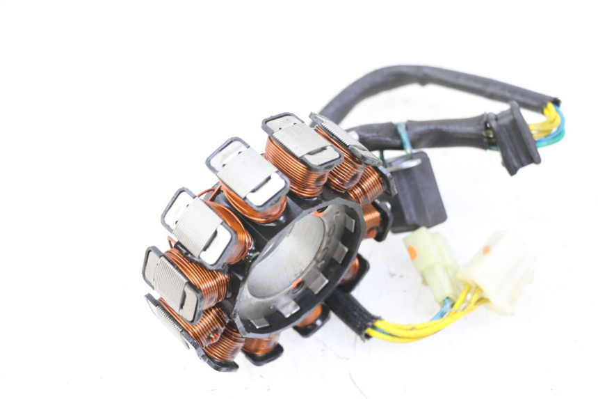 photo de STATOR HYOSUNG GTR 125 (2006 - 2008) - Detalles de los puntos de fijación