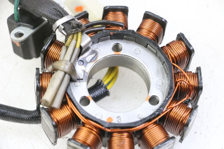 photo de STATOR HYOSUNG GTR 125 (2006 - 2008) - Estado de la superficie y material
