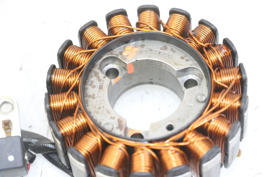 photo de STATOR PIAGGIO MP3 LT 300 (2010 - 2016) - Zoom sobre los componentes