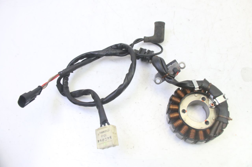 photo de STATOR PIAGGIO MP3 LT 300 (2010 - 2016) - Primer plano técnico