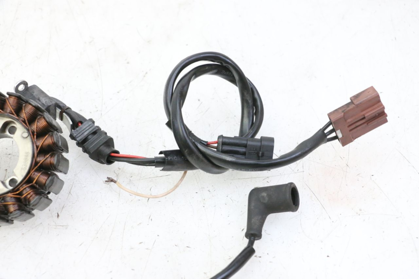 photo de ESTATOR PIAGGIO MP3 RL 250 (2006 - 2010) - Primer plano de alta resolución