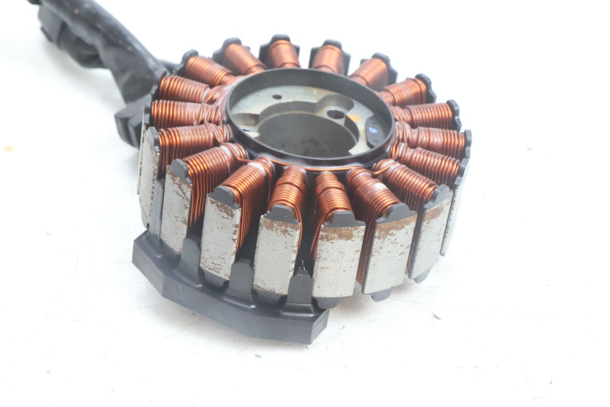 photo de STATOR YAMAHA N-MAX NMAX 125 (2021 - 2024) - Otra perspectiva