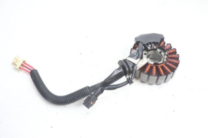 photo de STATOR YAMAHA N-MAX NMAX 125 (2021 - 2024) - Primer plano técnico