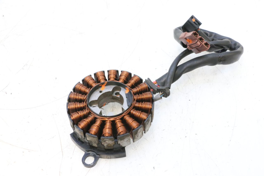 photo de STATOR HONDA PCX (JF57/JF64) 125 (2014 - 2018) - Primer plano de alta resolución