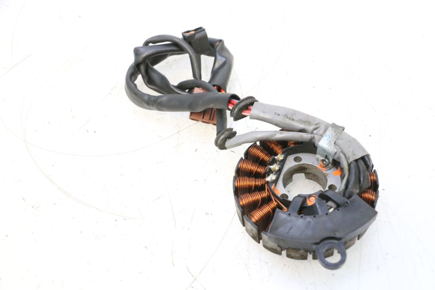 photo de STATOR HONDA PCX (JF57/JF64) 125 (2014 - 2018) - Primer plano técnico