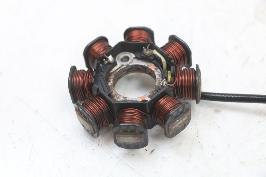 photo de STATOR PEUGEOT DJANGO 125 (2014 - 2017) - Detalles de los puntos de fijación