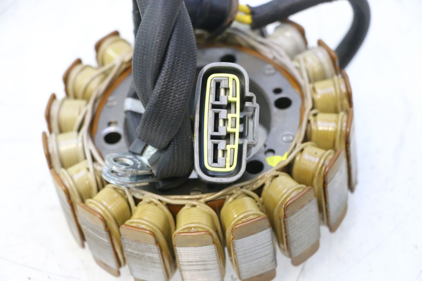 photo de STATOR CAN-AM SPYDER RS 1000 (2008 - 2012) - Detalles de los puntos de fijación