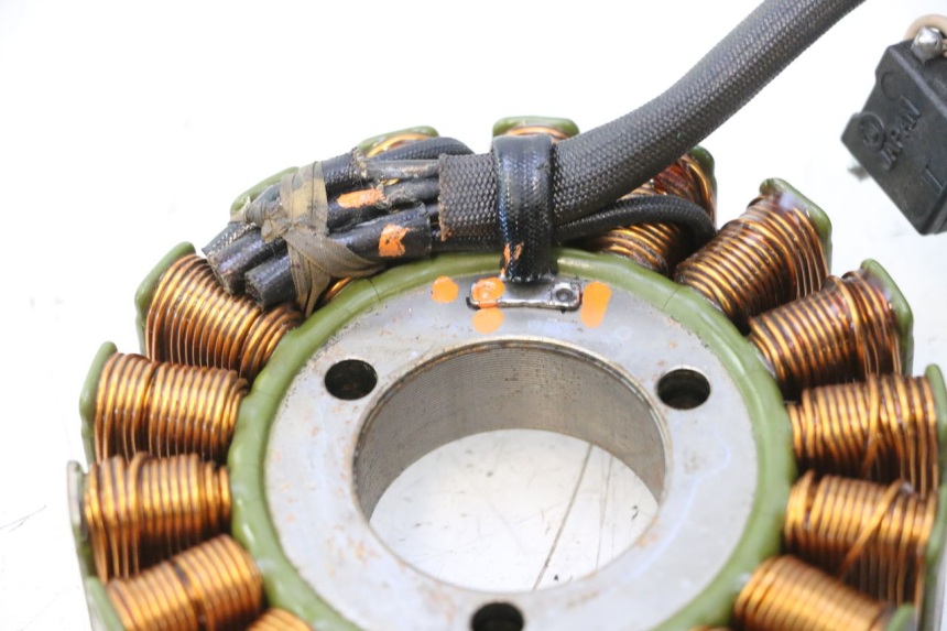 photo de STATOR SUZUKI SV S 650 (2003 - 2009) - Detalles de los puntos de fijación