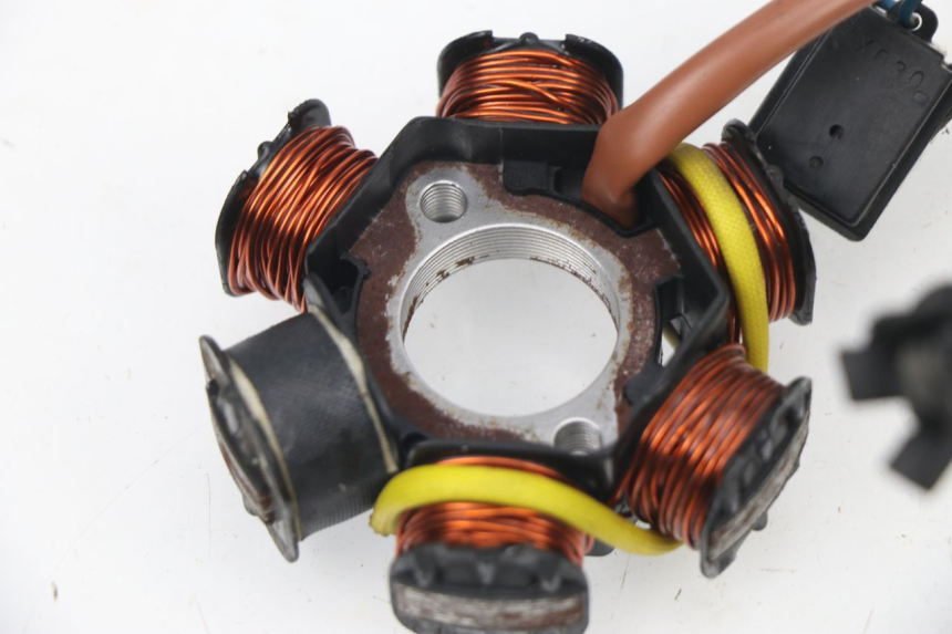photo de STATOR PEUGEOT TREKKER TKR 50 (2005 - 2014) - Zoom estado de uso
