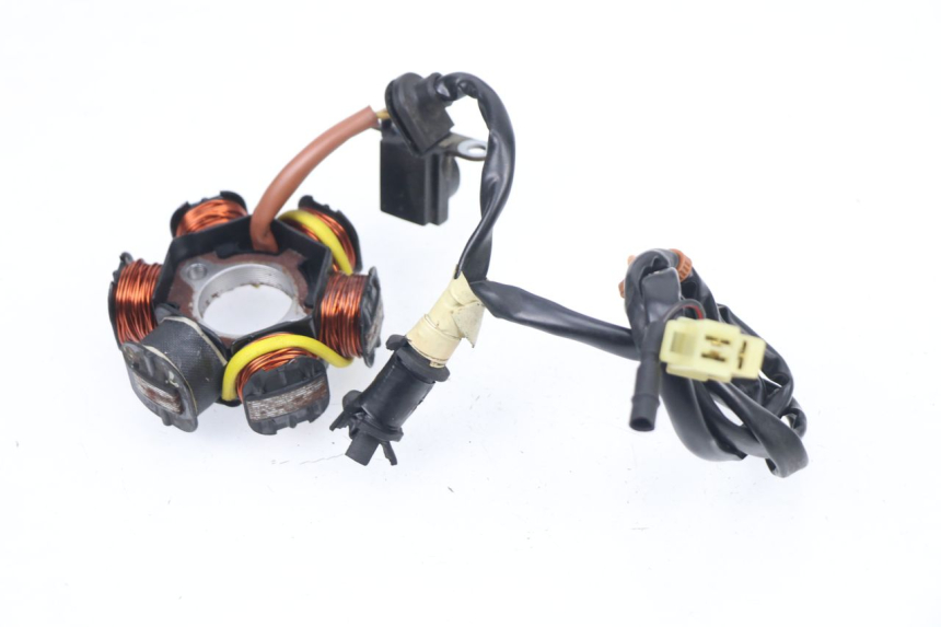 photo de STATOR PEUGEOT TREKKER TKR 50 (2005 - 2014) - Detalles de los puntos de fijación