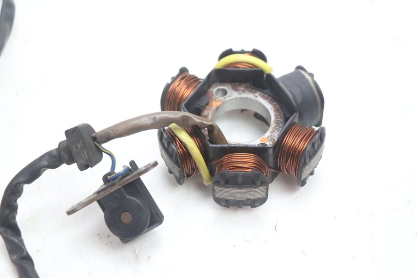 photo de STATOR PEUGEOT VIVACITY 50 (1998 - 2003) - Primer plano técnico