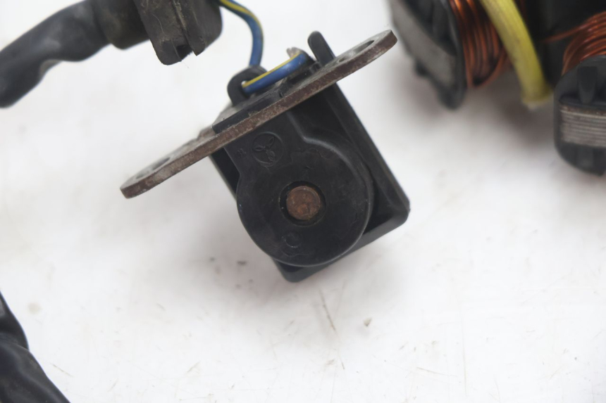 photo de STATOR PEUGEOT VIVACITY 50 (1998 - 2003) - Detalles de los puntos de fijación