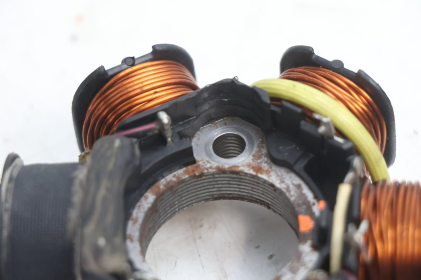photo de STATOR PEUGEOT VIVACITY 50 (2004 - 2009) - Otra perspectiva