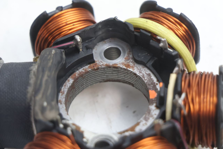 photo de STATOR PEUGEOT VIVACITY 50 (2004 - 2009) - Primer plano técnico