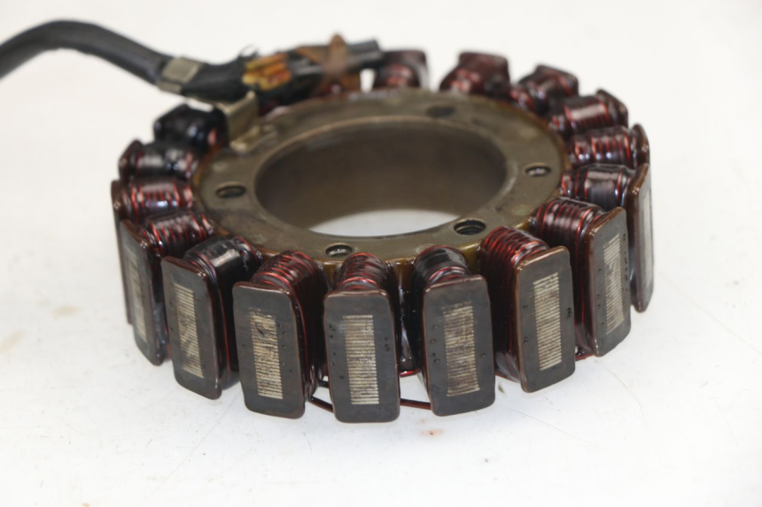 photo de STATOR HONDA VTR F FIRESTORM 1000 (1997 - 2001) - Primer plano técnico