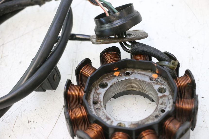 photo de STATOR YAMAHA WAVE RUNNER GP R 1200 (2000 - 2003) - Primer plano técnico