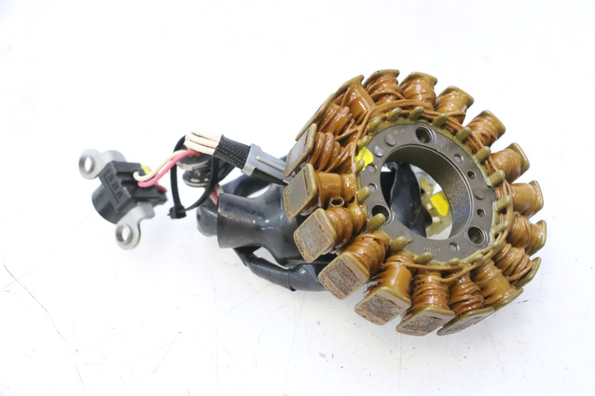 photo de ESTATOR YAMAHA XMAX X-MAX 125 (2006 - 2009) - Primer plano técnico