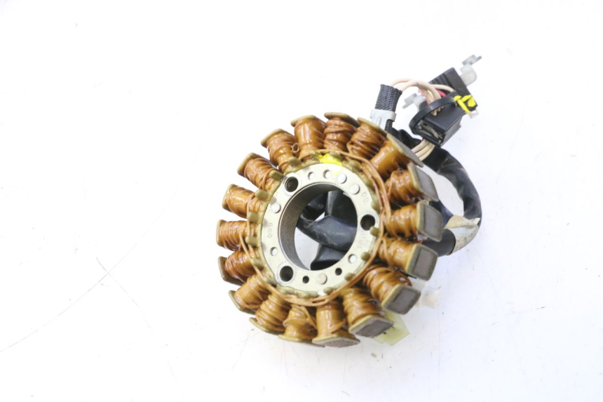 photo de ESTATOR YAMAHA XMAX X-MAX 125 (2006 - 2009) - Detalles de los puntos de fijación