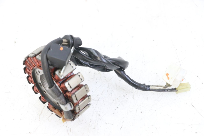 photo de STATOR YAMAHA FZS FAZER 600 (2001 - 2003) - Detalle de la pieza