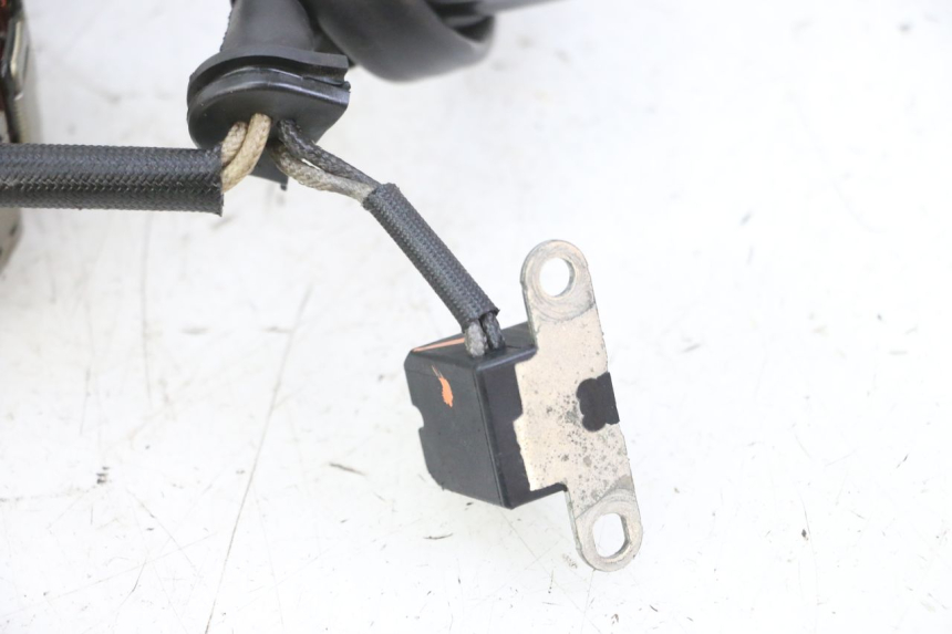 photo de STATOR YAMAHA FZS FAZER 600 (2001 - 2003) - Primer plano técnico