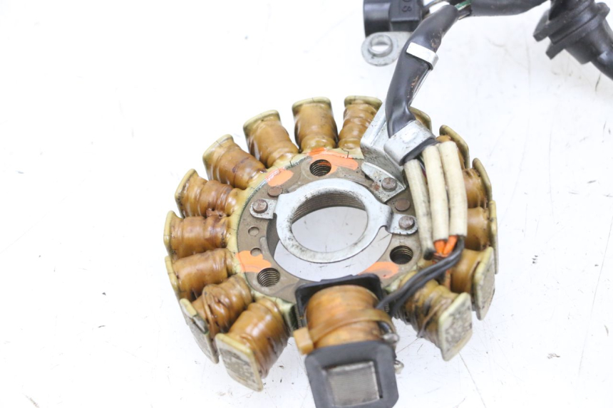 photo de STATOR YAMAHA YP MAJESTY 125 (2002 - 2006) - Estado de la superficie y material