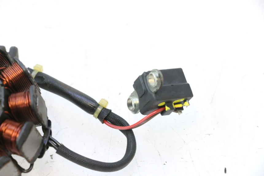 photo de STATOR PIAGGIO ZIP IGET 4T 50 (2021 - 2023) - Detalles de los puntos de fijación