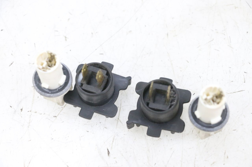 photo de SOPORTE DE BOMBILLA SUZUKI BURGMAN 125 (2007 - 2014) - Zoom estado de uso