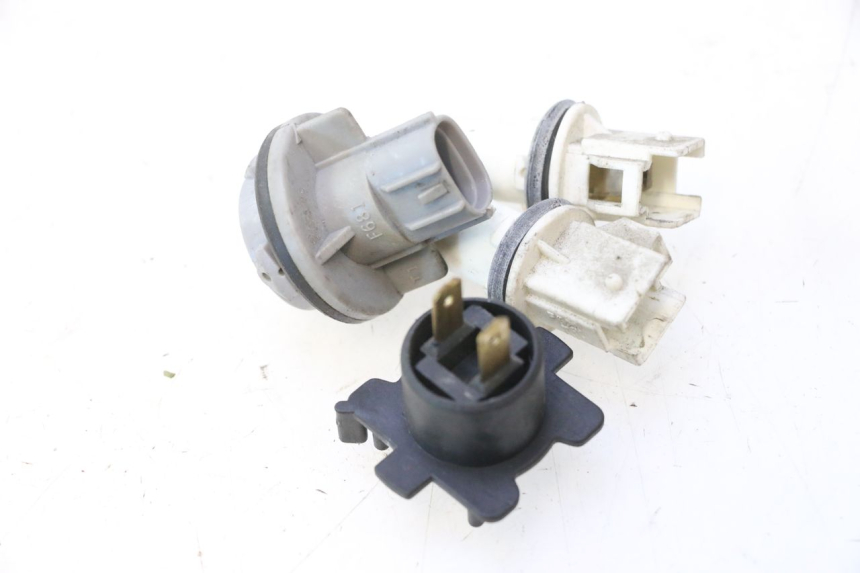photo de SOPORTE DE BOMBILLA SUZUKI BURGMAN 125 (2007 - 2014) - Zoom estado de uso