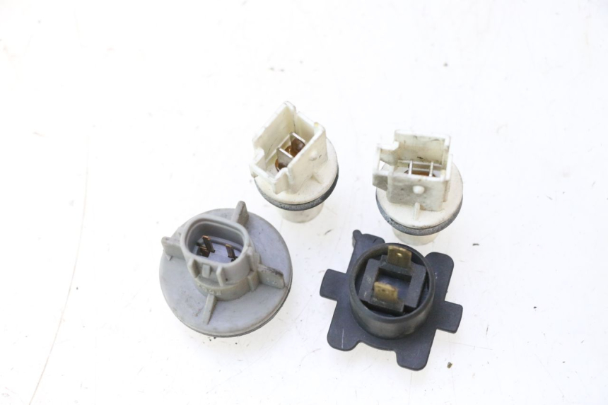 photo de SOPORTE DE BOMBILLA SUZUKI BURGMAN 125 (2007 - 2014) - Otra perspectiva