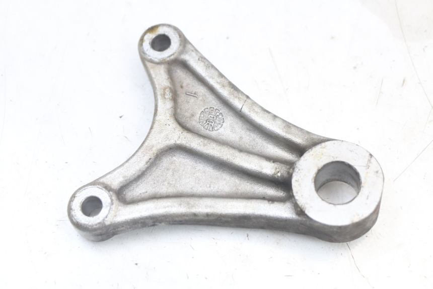 photo de SOPORTE PINZA TRASERO SUZUKI GS F 500 (2004 - 2007) - Otra perspectiva