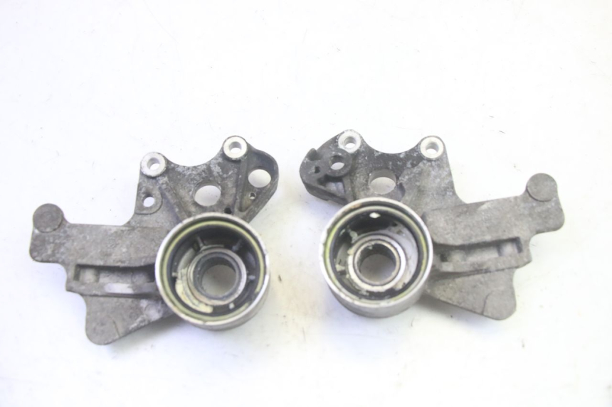 photo de SOPORTE PINZA DELANTERO PIAGGIO MP3 HPE 350 (2018 - 2020) - Otra perspectiva