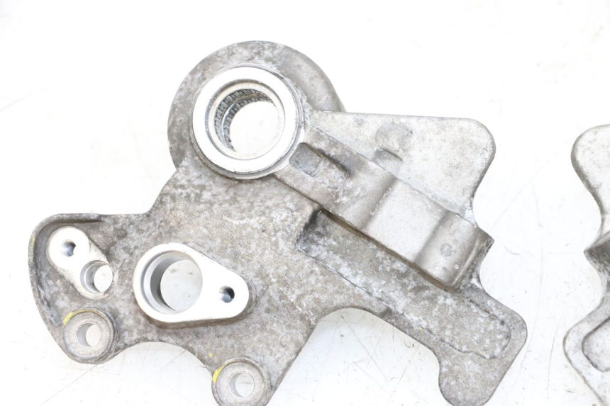 photo de SOPORTE PINZA DELANTERO PIAGGIO MP3 HPE 300 (2019 - 2026) - Otra perspectiva