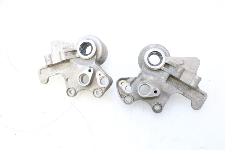 photo de SOPORTE PINZA DELANTERO PIAGGIO MP3 HPE 530 (2022 - 2026) - Primer plano técnico