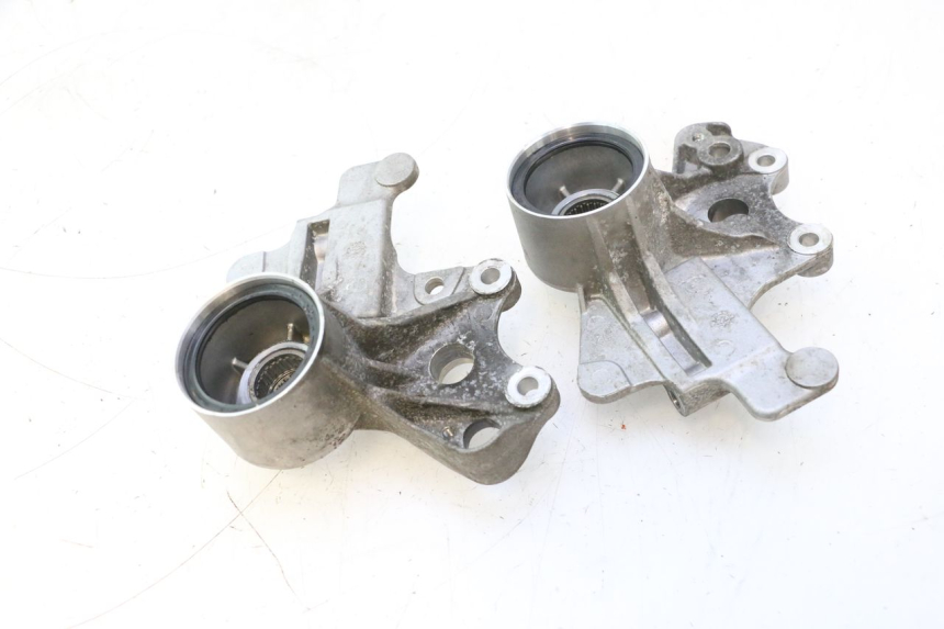photo de SOPORTE PINZA DELANTERO PIAGGIO MP3 HPE 530 (2022 - 2026) - Detalles de los puntos de fijación