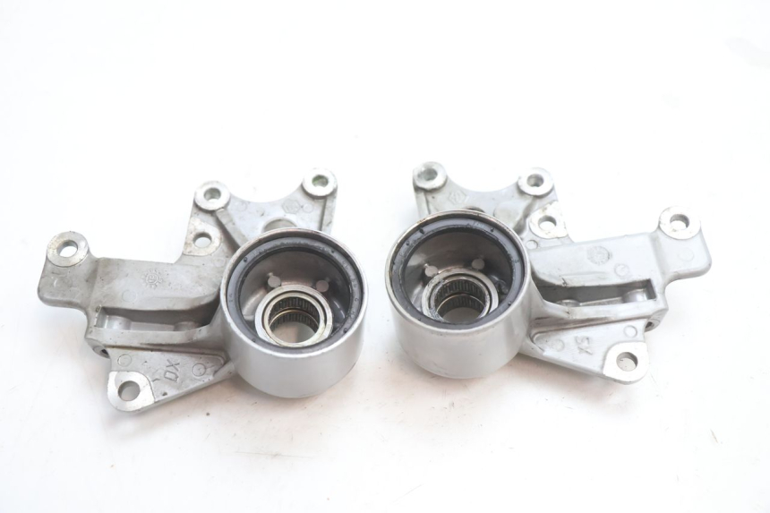 photo de SOPORTE PINZA DELANTERO PIAGGIO MP3 LT 300 (2010 - 2016) - Primer plano técnico