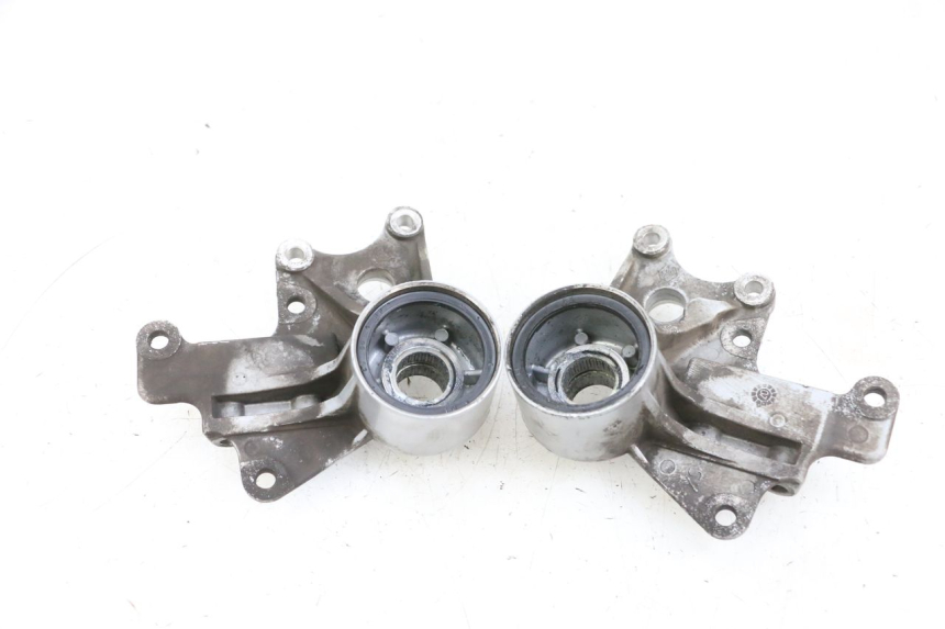 photo de SOPORTE PINZA DELANTERO PIAGGIO MP3 125 (2006 - 2014) - Detalles de los puntos de fijación