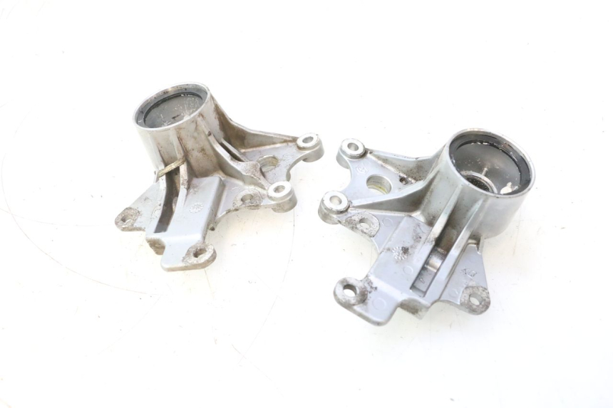 photo de SOPORTE PINZA DELANTERO PIAGGIO MP3 500 (2011 - 2015) - Detalles de los puntos de fijación