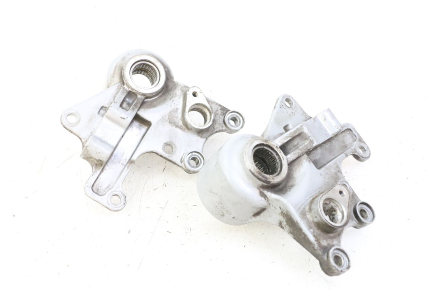 photo de SOPORTE PINZA DELANTERO PIAGGIO MP3 125 (2006 - 2014) - Otra perspectiva