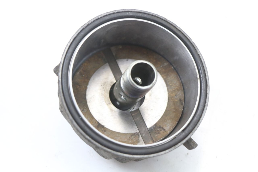 photo de SOPORTE FILTRO ACEITE YAMAHA XJ F 900 (1983 - 1994) - Primer plano técnico