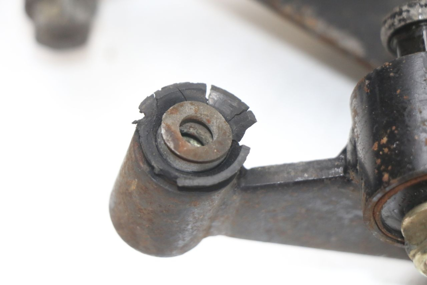 photo de SOPORTE MOTOR KYMCO AGILITY CARRY 50 (2011 - 2020) - Detalles de los puntos de fijación