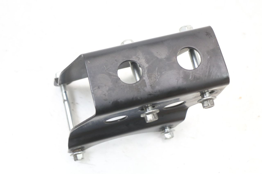 photo de SOPORTE MOTOR ARCHIVE CAFE RACER 4T 50 (2019 - 2024) - Detalles de los puntos de fijación