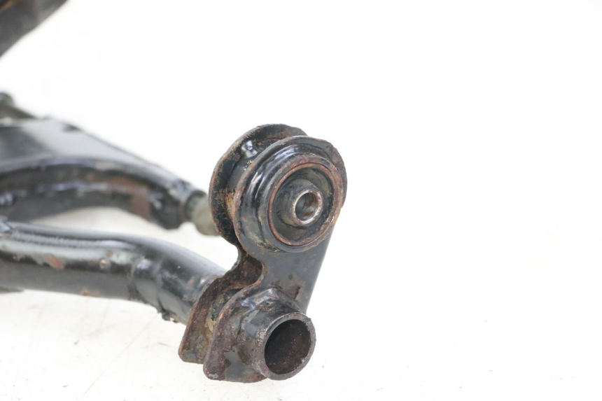 photo de SOPORTE MOTOR DAELIM BESBI 125 (2007 - 2008) - Otra perspectiva